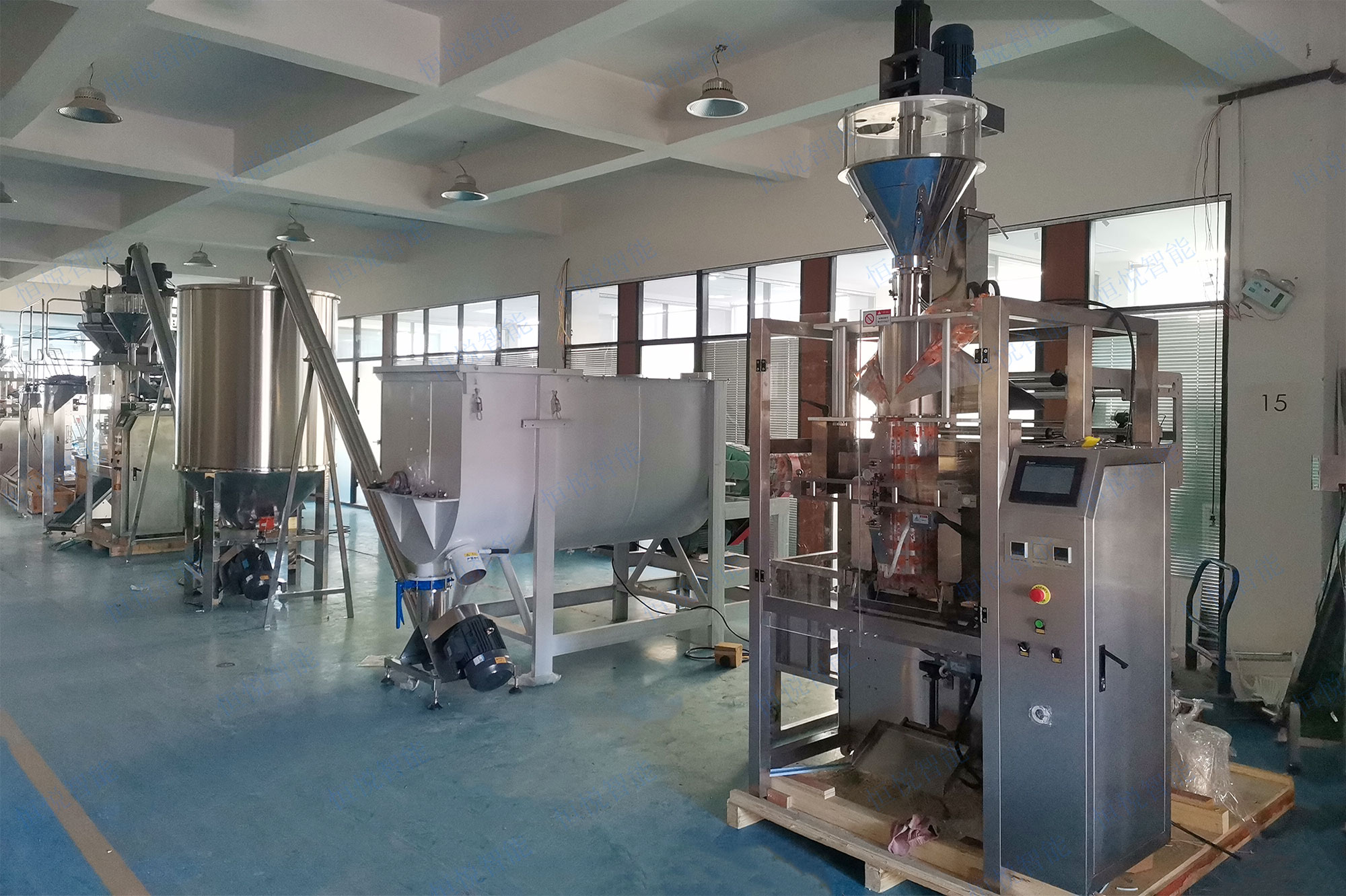 全自動防水涂料包裝機可以實現涂料、膩子粉、快粘粉、石膏粉等建筑粉料產品得自動化包裝全過程